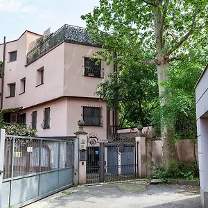 Duplex Luminoso In Zona Residenziale , Milano Italia